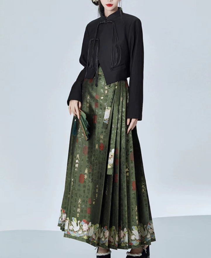 Elegant Green Printed Text Pleated Skirt