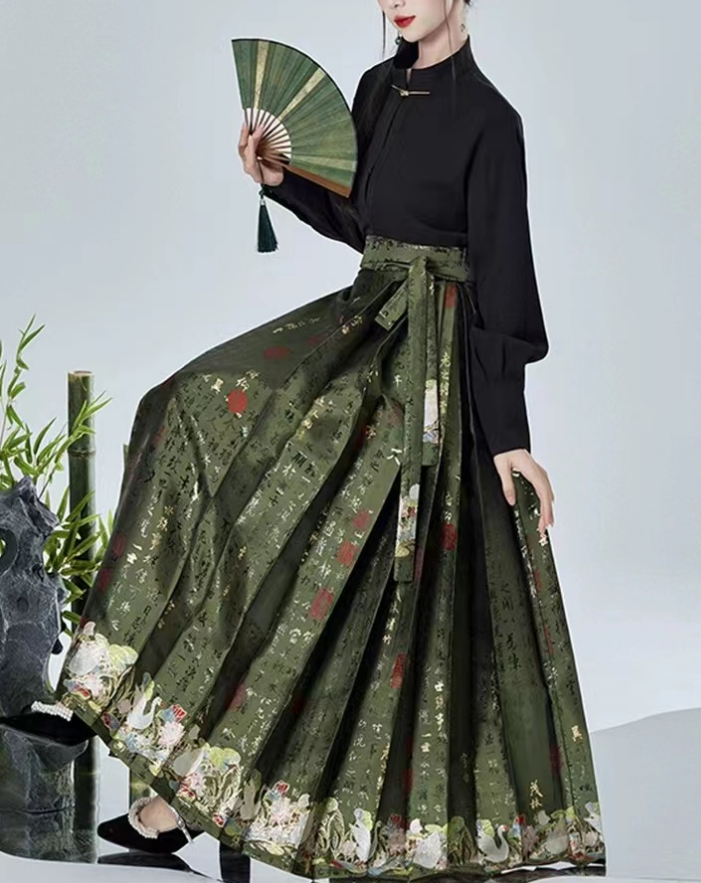 Elegant Green Printed Text Pleated Skirt