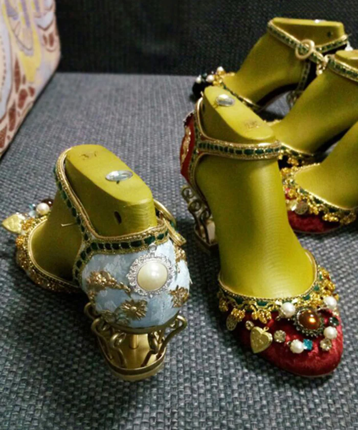 Court Style Zirconia Flower Black Buckle Strap Heels