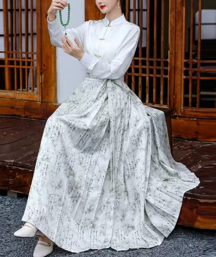 Elegant Text Printed Text Pleated Skirt