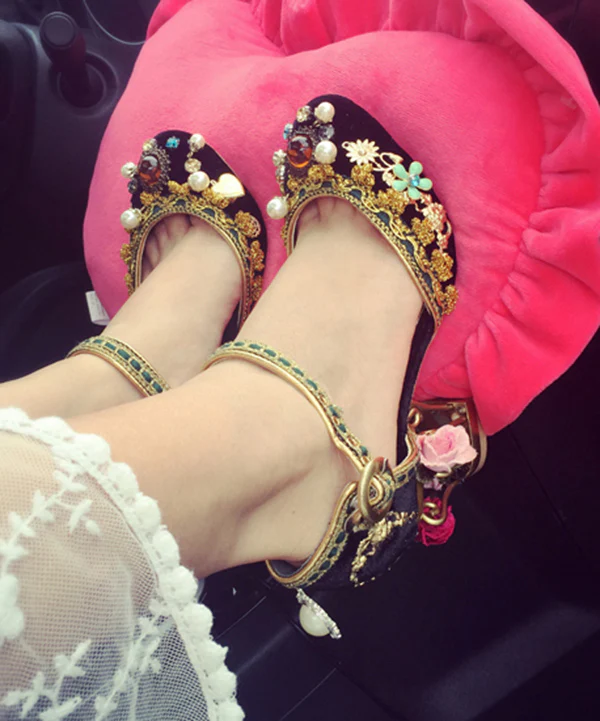 Court Style Zirconia Flower Black Buckle Strap Heels