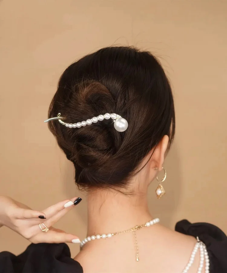 Women's Chic Gold Pearl Zirconia Fishtail Clip Hair Clips