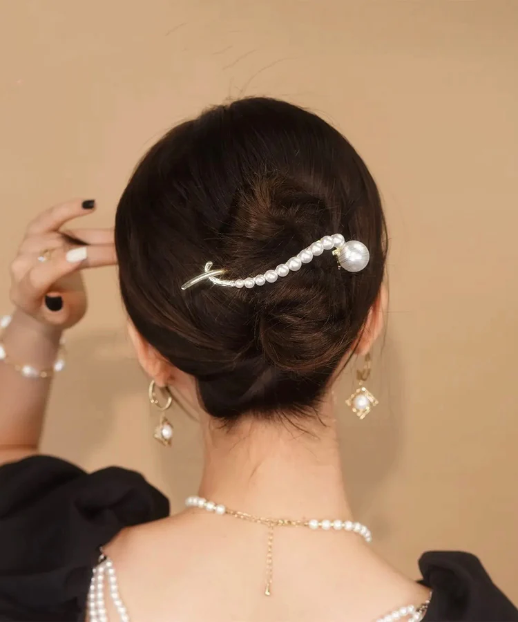 Women's Chic Gold Pearl Zirconia Fishtail Clip Hair Clips