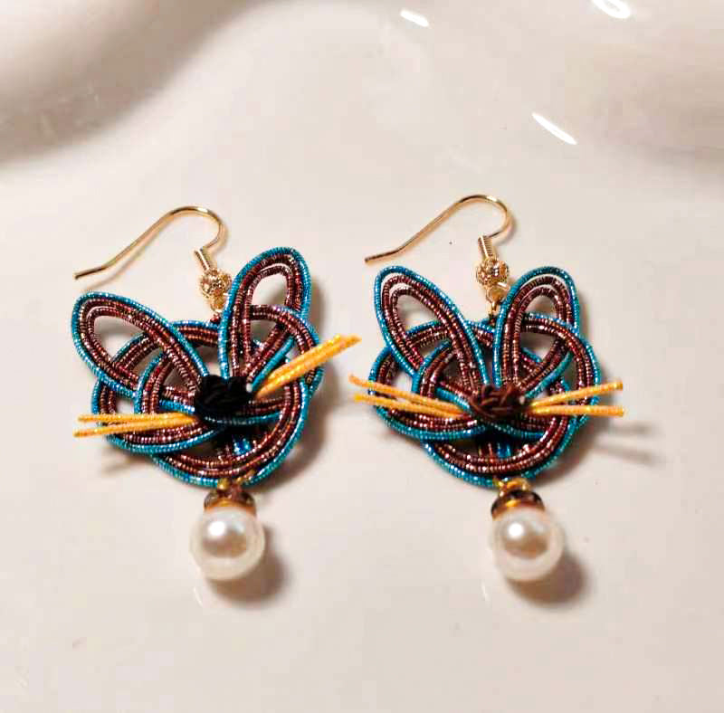 DIY Cat-Shaped Pearl Earrings In Clashing Colors