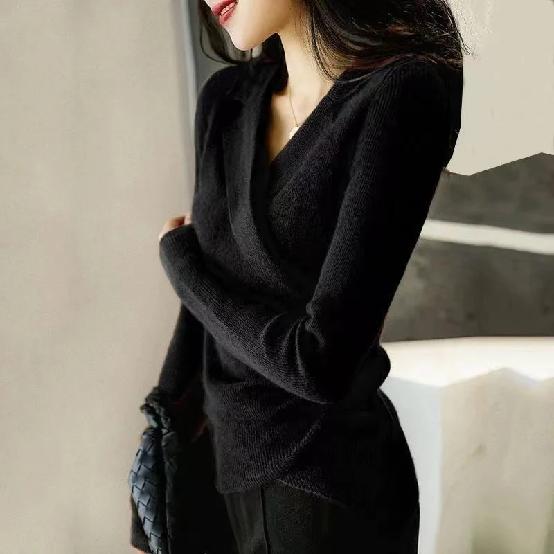 V-neck lapel asymmetric design slim jumper