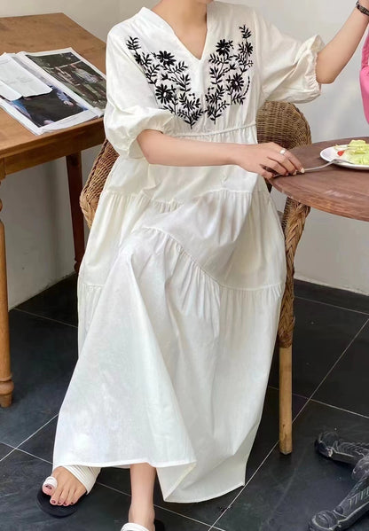 Elegant V-neck embroidered short sleeve dress